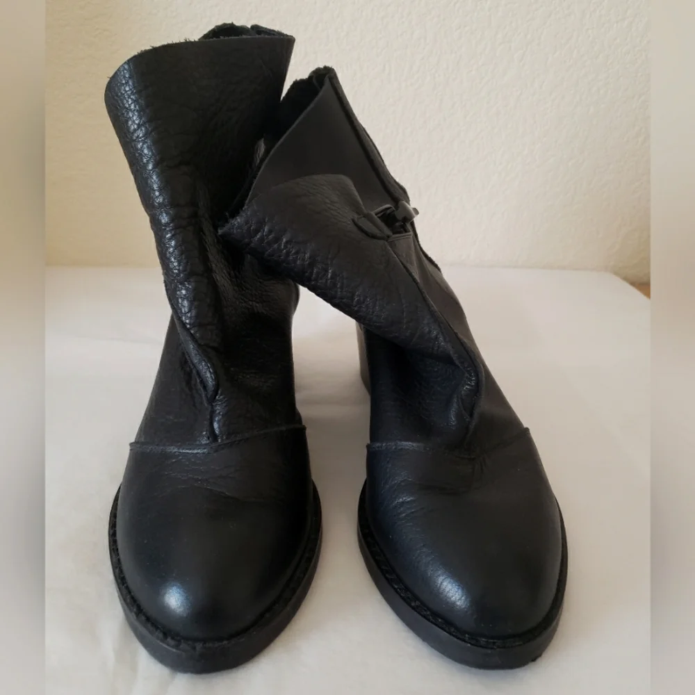 Intentionally Blank black leather boots 9